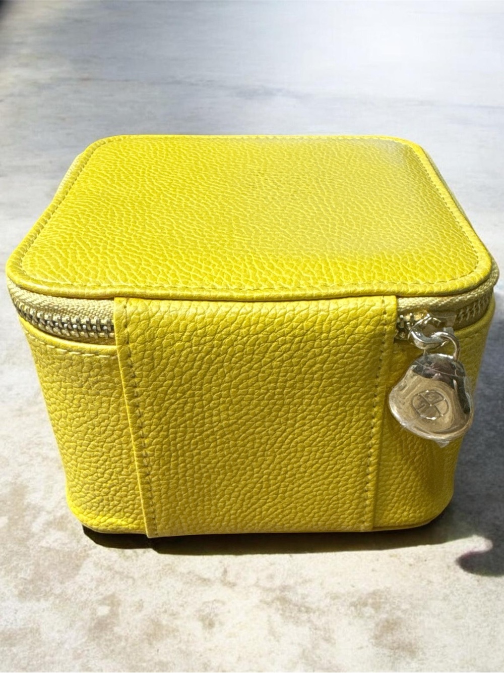 Compact Yellow Fake Leather Travel Jewelry Etc Case So Cute❤️